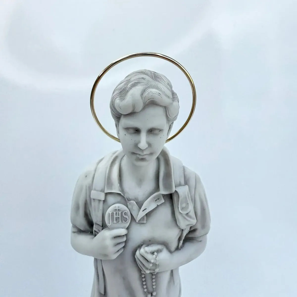 Beato Carlo Acutis 23cm Mármore Maciço C/ Auréola Sombreado