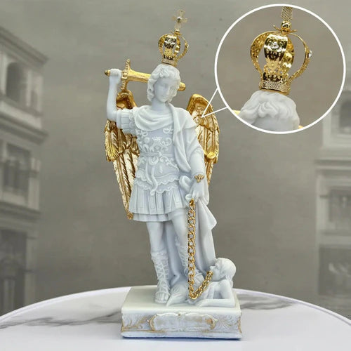 Escultura São Miguel 20cm Mármore Dourado com Coroa